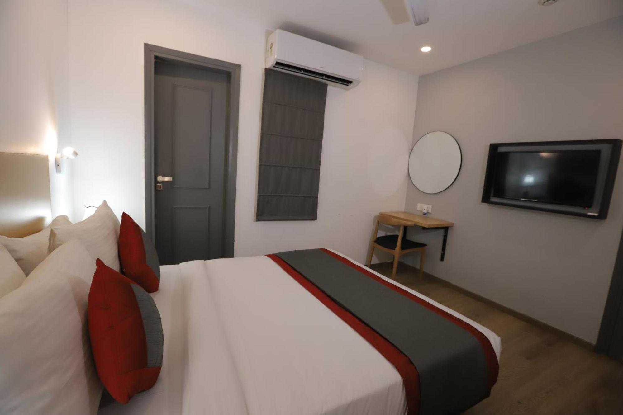 Qotel Hotel Ip Residency East Delhi Preet Vihar New Delhi Exterior photo
